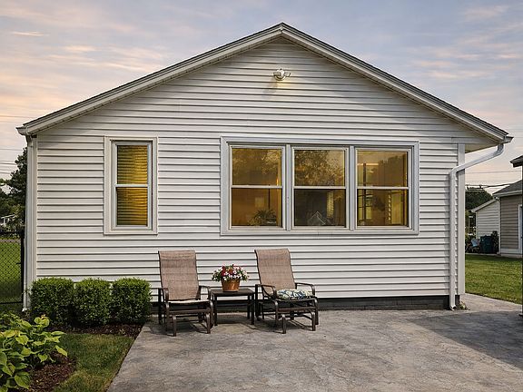 3rd image of 304 N River Rd