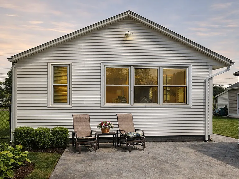 304 N River Rd — Photo 3