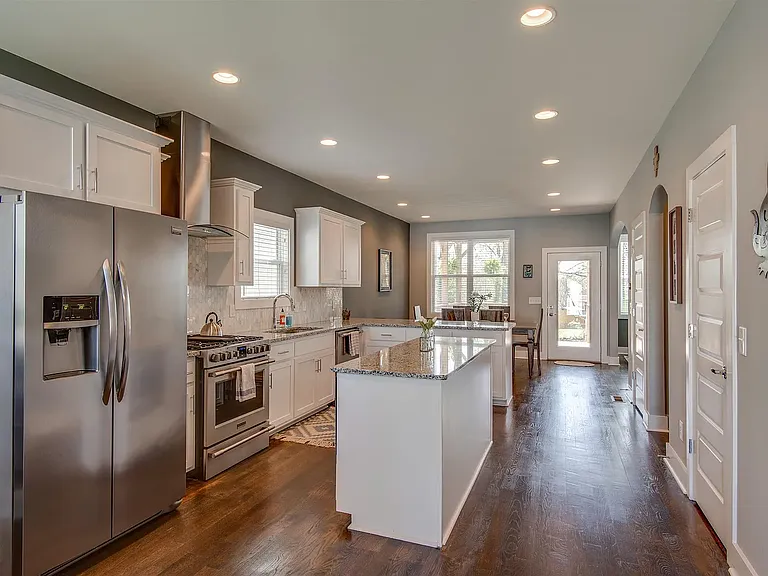 2202 Sheridan Rd — Photo 6