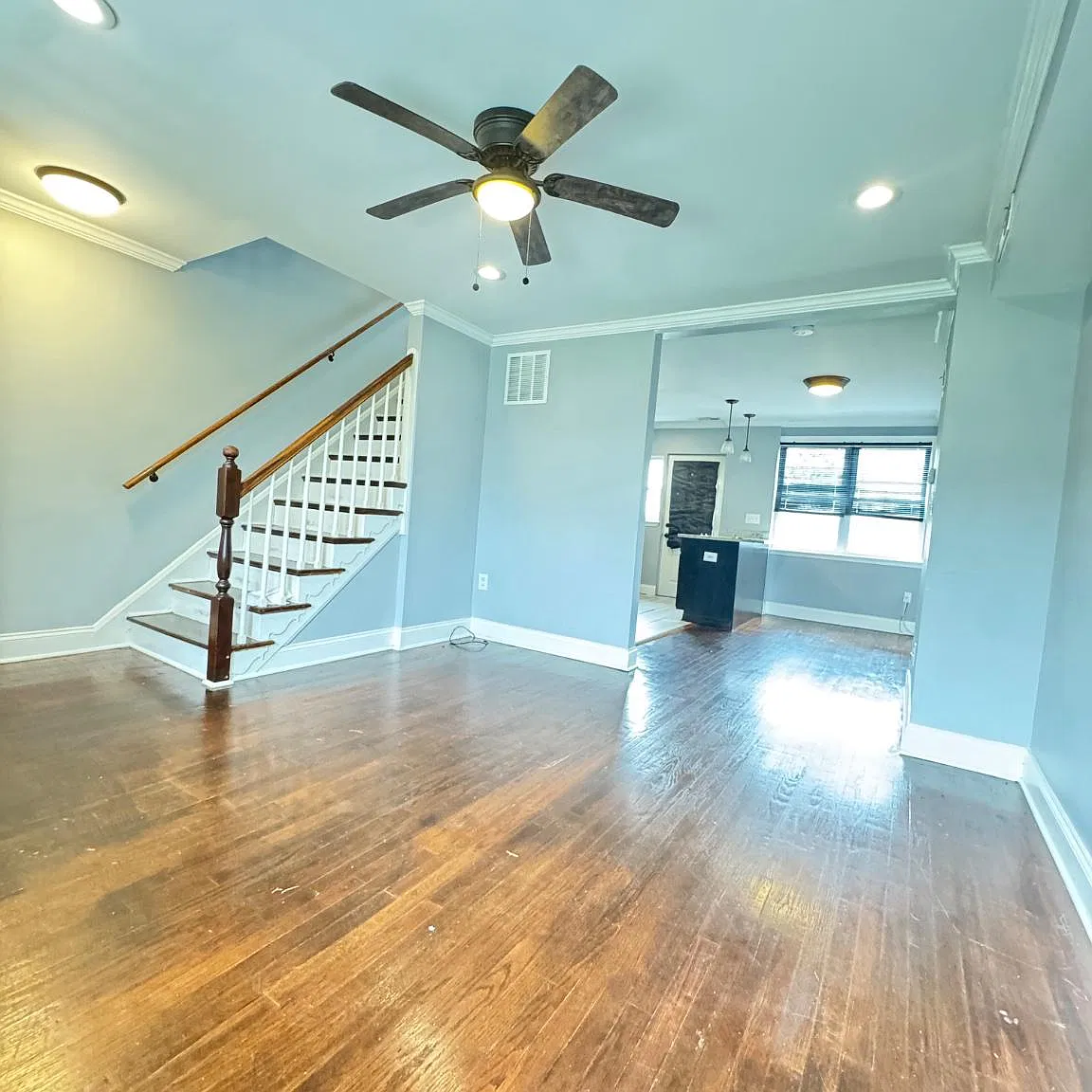 2 bed, 2.0 bath, 896 sqft, $2,300 — Photo 2