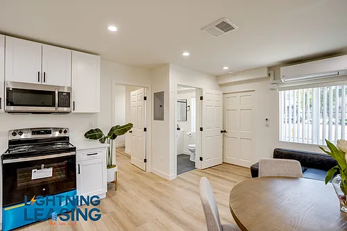 12304 Burbank Blvd Photo 1