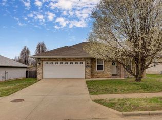 1039 E Caravan Street, Springfield, MO 65803