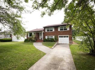 95 Cedar Dr, Farmingdale, NY 11735