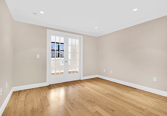 3rd image of 344 E 85th St APT 6H