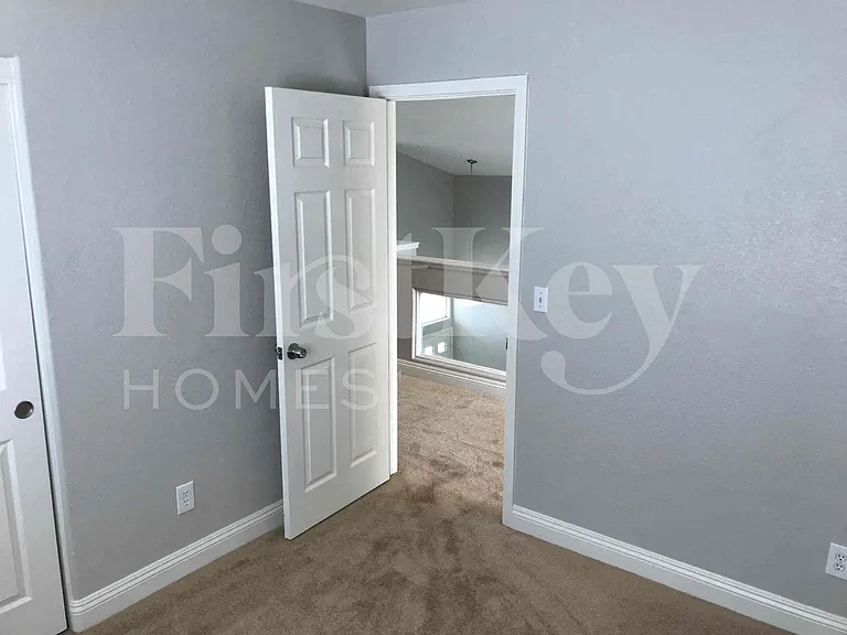 8041 Hilliard Ave — Photo 14