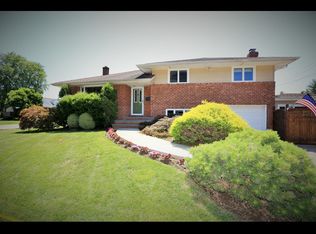 98 Seaman Rd, Jericho, NY 11753