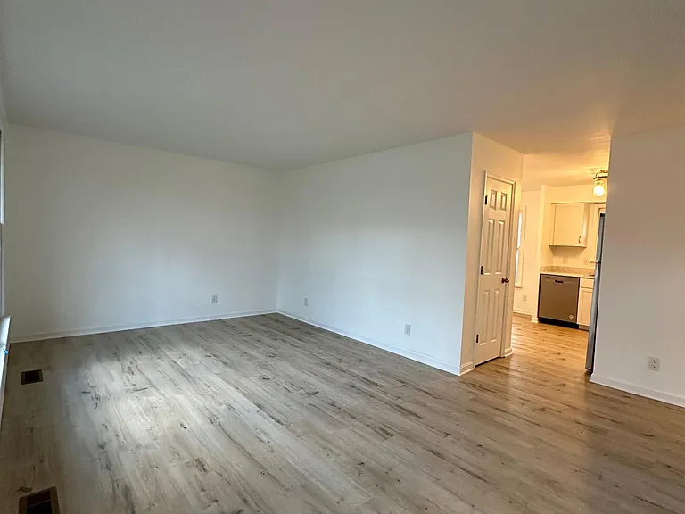 104 Durham Dr — Photo 3