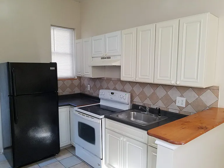 1323 W Butler St #1 — Photo 17