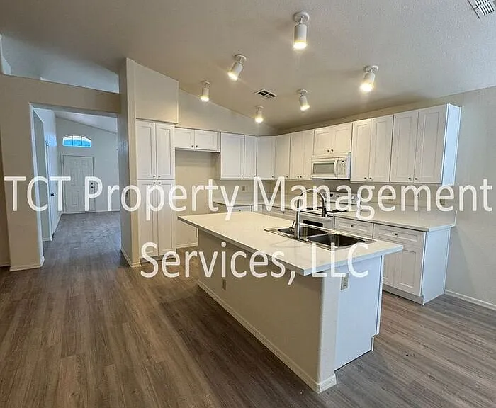6464 E Russell St — Photo 4