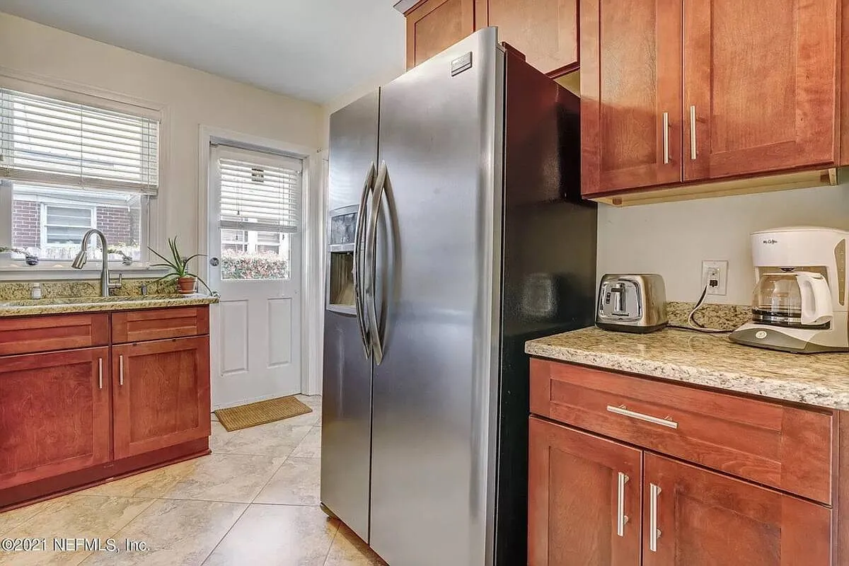 3 bed, 1230 sqft, $2,600 — Photo 4