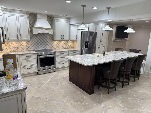 477 W Caracas Ave, Hershey, PA 17033
