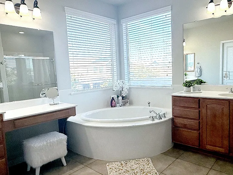 24 Los Balcones Pl NE — Photo 7