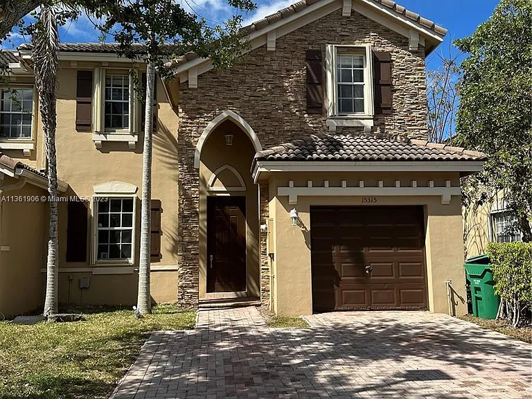 15315 SW 9th Way — Photo 2