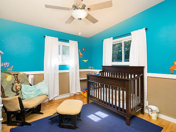 2nd image of 2204 Dahlia Ln