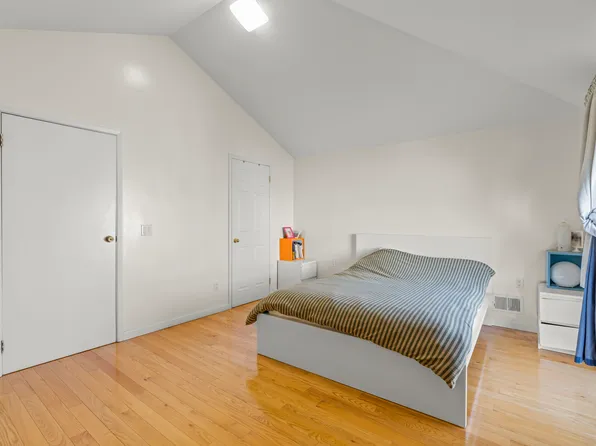 35a Country Drive North image 9 of 13