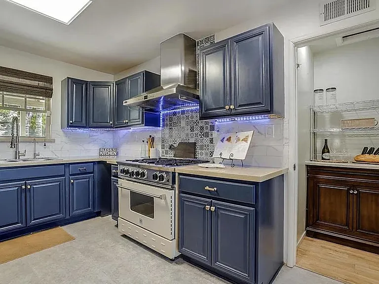 632 Shaddick Dr — Photo 6