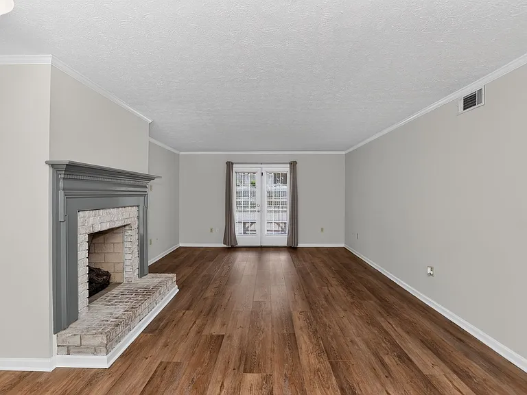 104 Montclair Dr — Photo 13