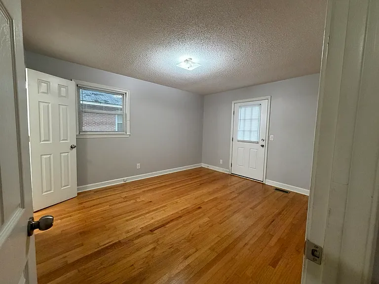 818 Lynwood Dr — Photo 15