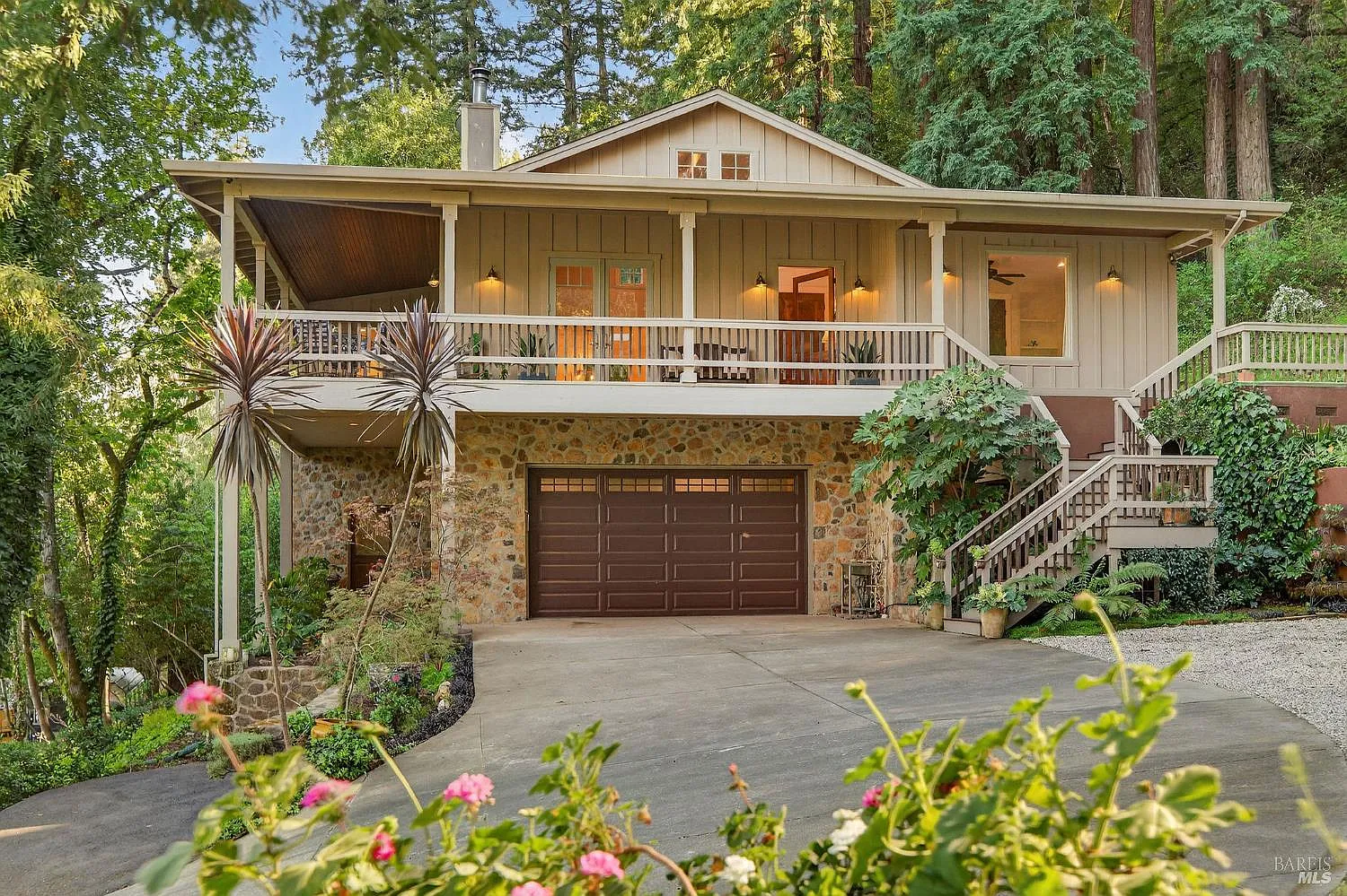 3425 Redwood Road photo 1