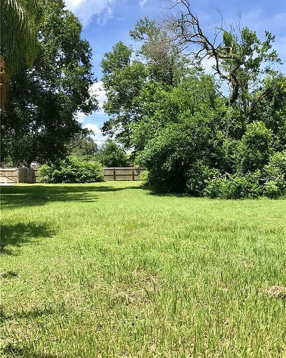 2nd image of 415 Prado Pl