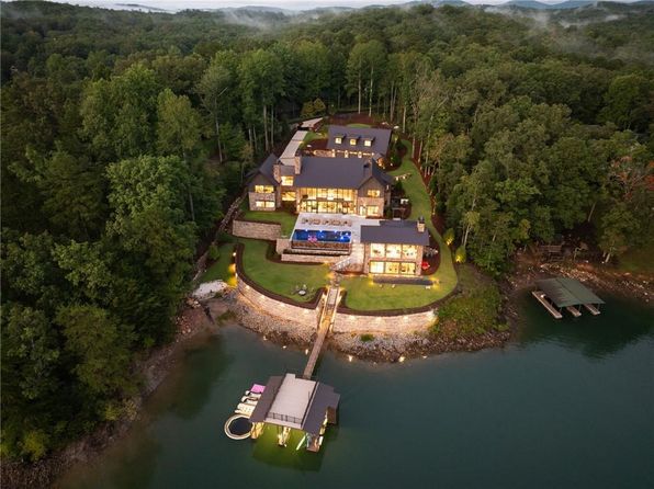 725 Rocky Point Dr