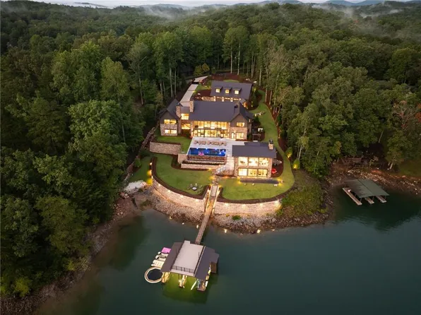 725 Rocky Point Dr, Morganton, GA 30560