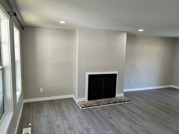2nd image of 10284 NE 129th Ln