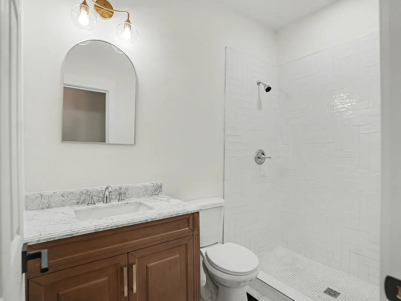 3 bed, 966 sqft, $2,475 — Photo 2