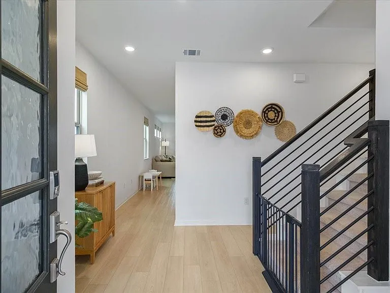 376A Papaya Dr — Photo 2