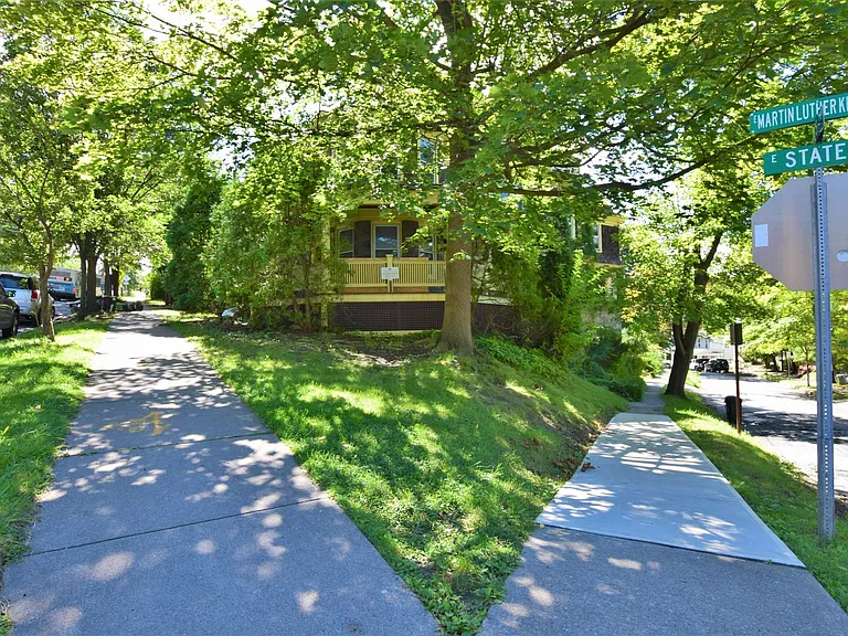 609 E State St — Photo 112