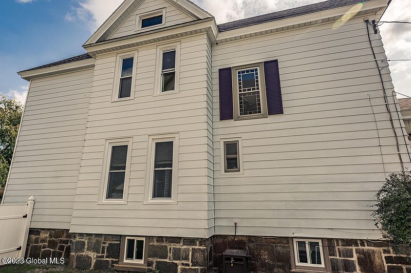 5th image of 9 Hall Avenue