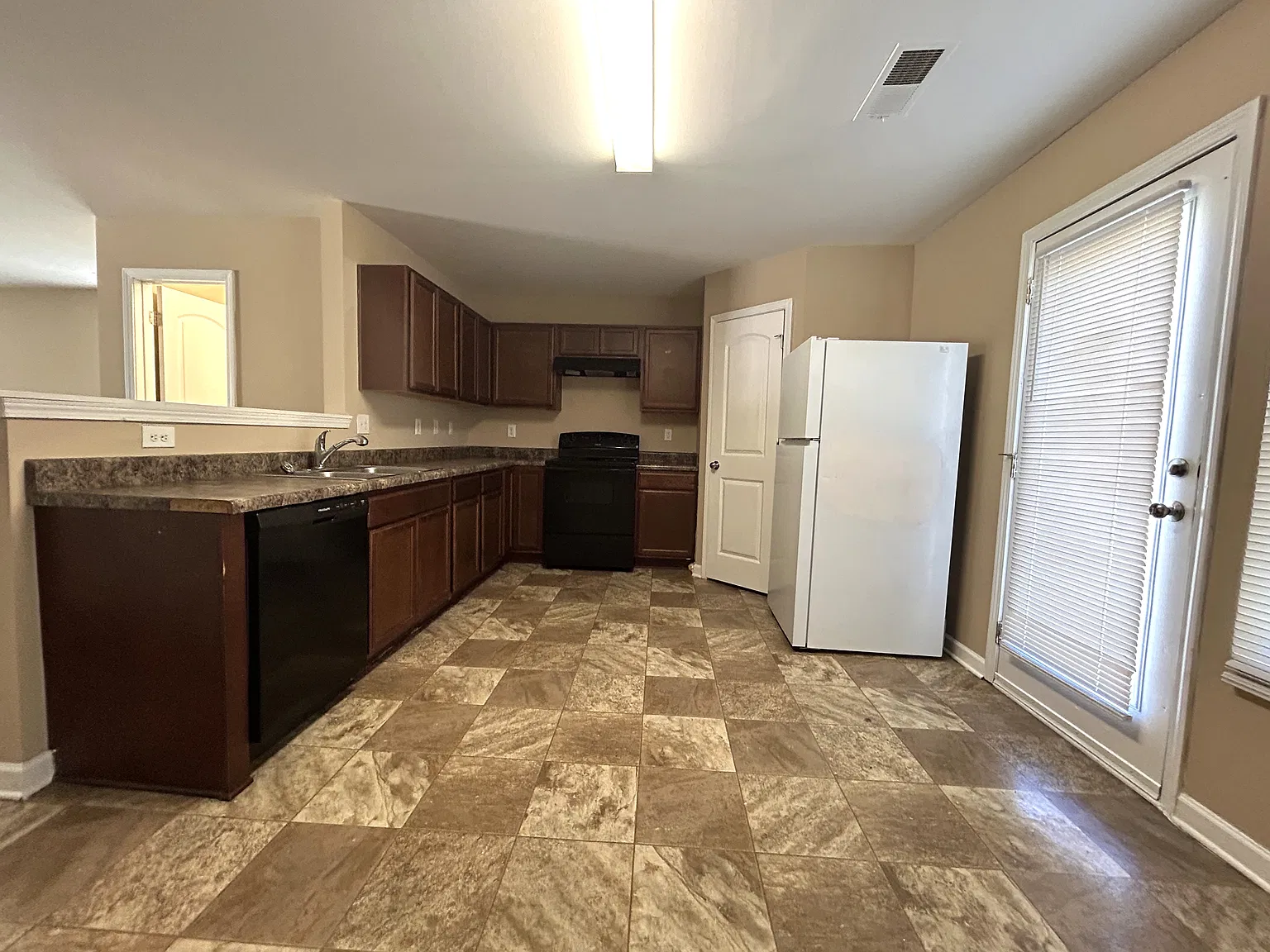 3 bed, 2.5 bath, 1478 sqft, $1,500 — Photo 4