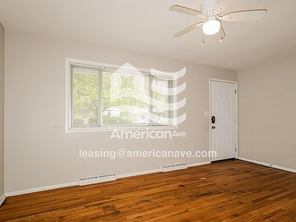 1297433_004_living_room_13754913.jpg
