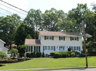678 Westview Ct, River Edge, NJ 07661