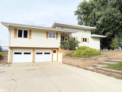 1330 Sunset Dr, Hampton, IA, 50441