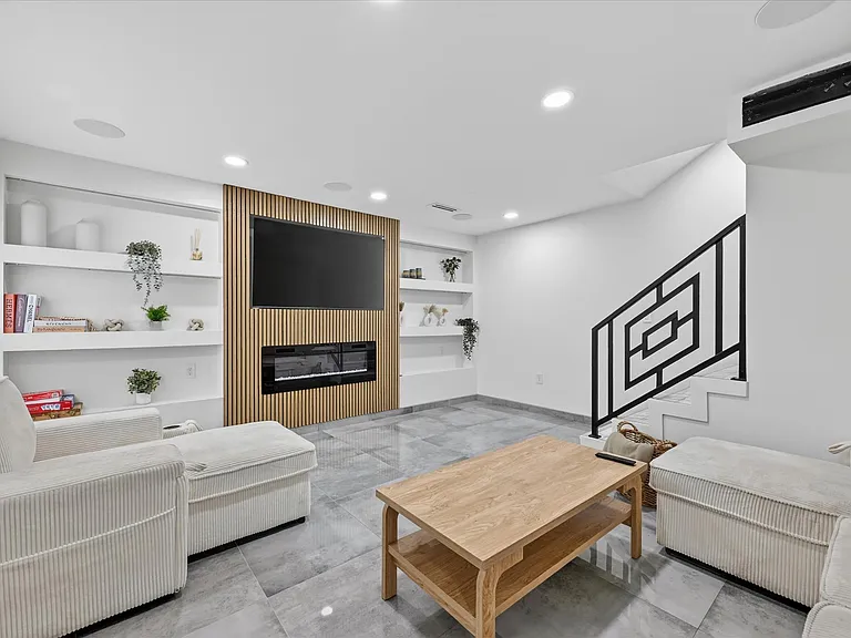 5912 Harvest Hill Rd — Photo 12