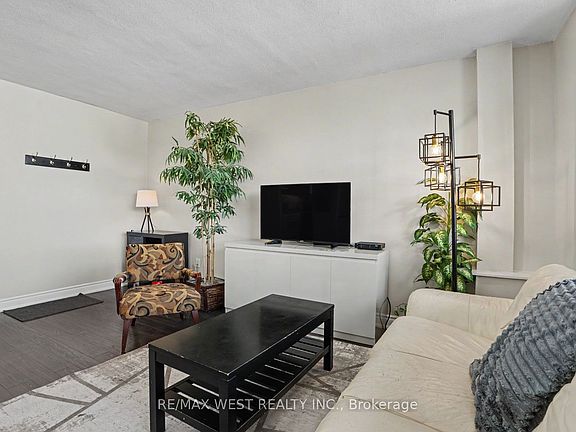 5th image of 15 Nicklaus Dr #807