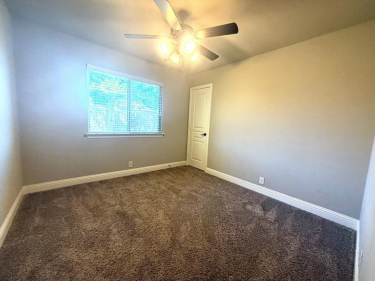 1109 Abbey Ln — Photo 24