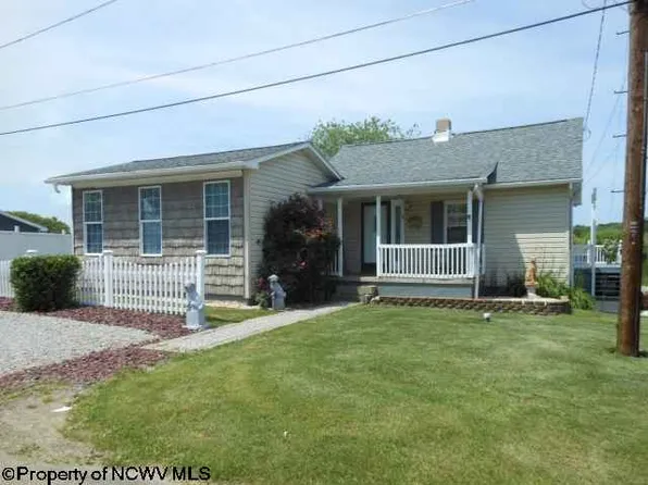 36 Woodland Ave, Masontown, PA 15461