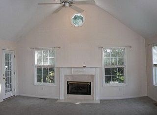 2nd image of 68 Elizabeth Cir