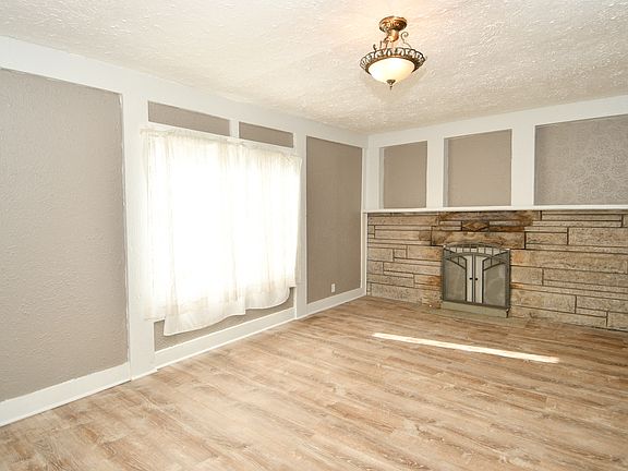 3rd image of 1301 S Sherman Dr