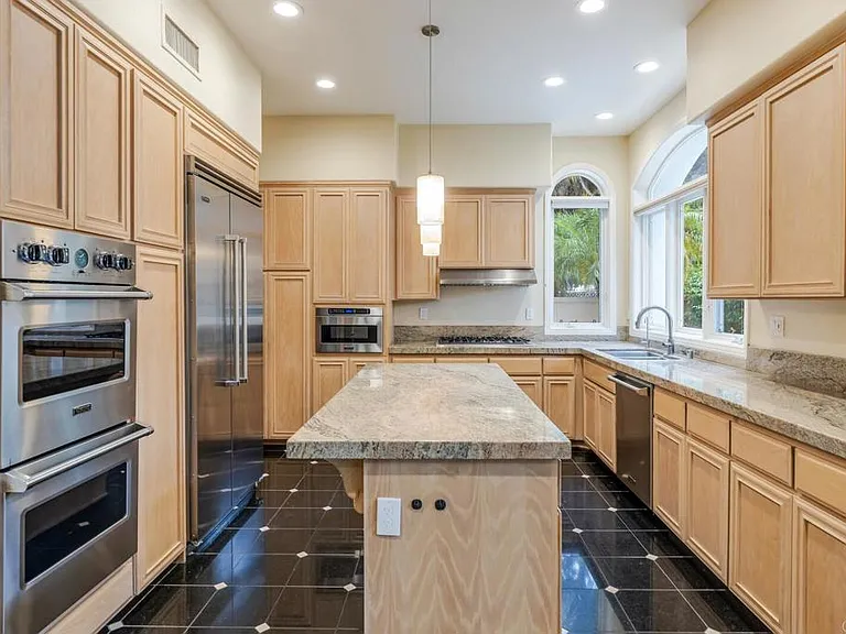 5370 Renaissance Ave — Photo 10