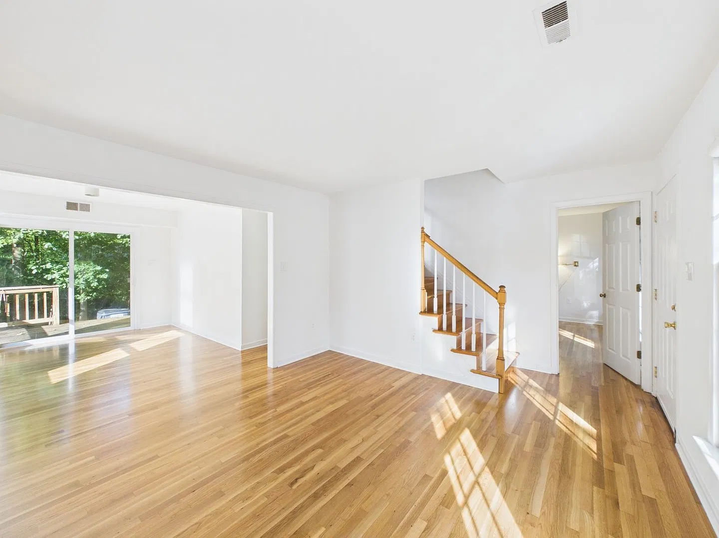 3 bed, 2.0 bath, 1461 sqft, $2,600 — Photo 4