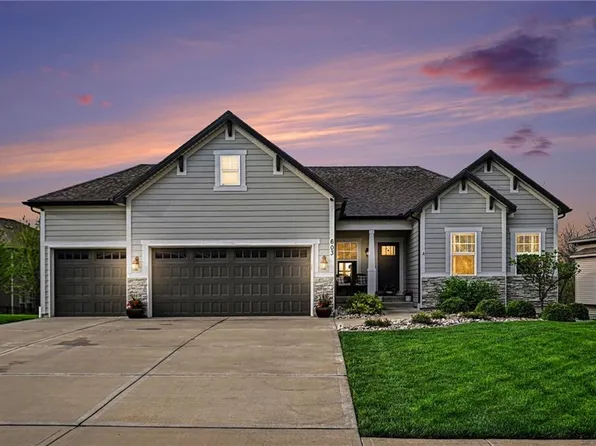 603 Rock Bridge Ct, Smithville, MO 64089