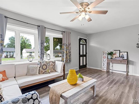 4th image of 244 Floralea Pl