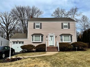 7 Baldwin Ter, Livingston, NJ 07039