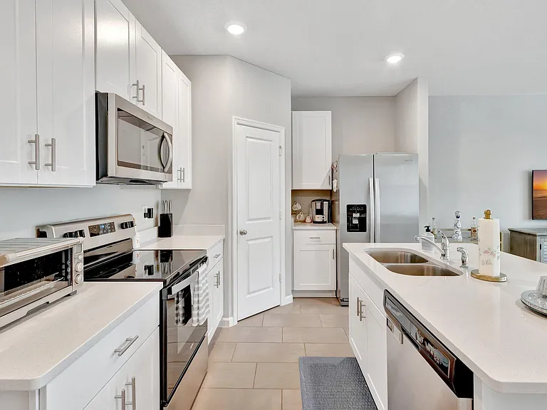 345 SE Angler Dr — Photo 6
