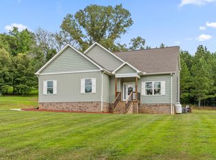 185 Bell Lake Dr, Trenton, GA 30752