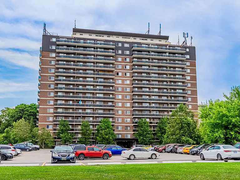 940 Commissioners Rd E — Photo 9