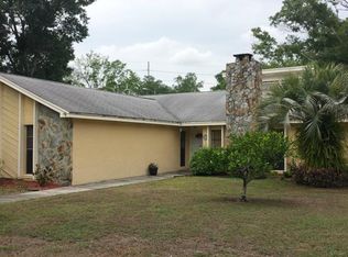 1421 Sandalwood Dr, Plant City, FL 33563